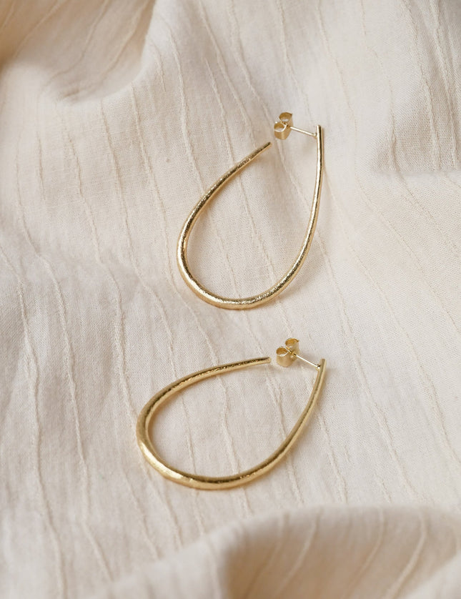 Hoop Dropshaped Lilly Gold - Things I Like Things I Love