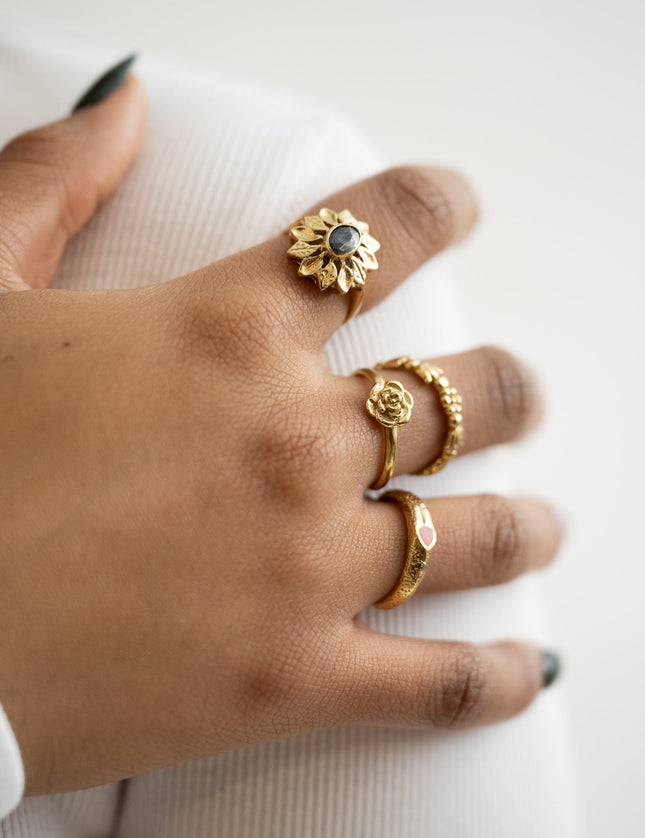 Ring Onyx Vintage Flower Gold - Things I Like Things I Love