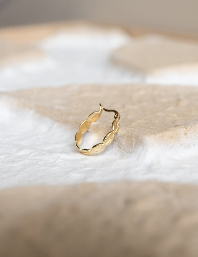 TILTIL Single Hoop Goldplated Shell - Things I Like Things I Love