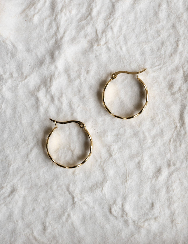 TILTIL Single Hoop Goldplated Shell - Things I Like Things I Love